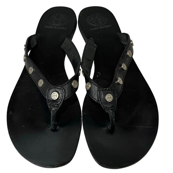 Tory Burch Women's 9M Black Leather Thong Sandal With Logo Stud Detail - Picture 1 of 6
